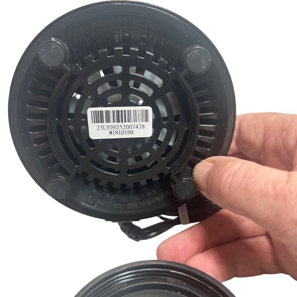 Magic Bullet Mini compact personal blender and accessories - Picture 5 of 8